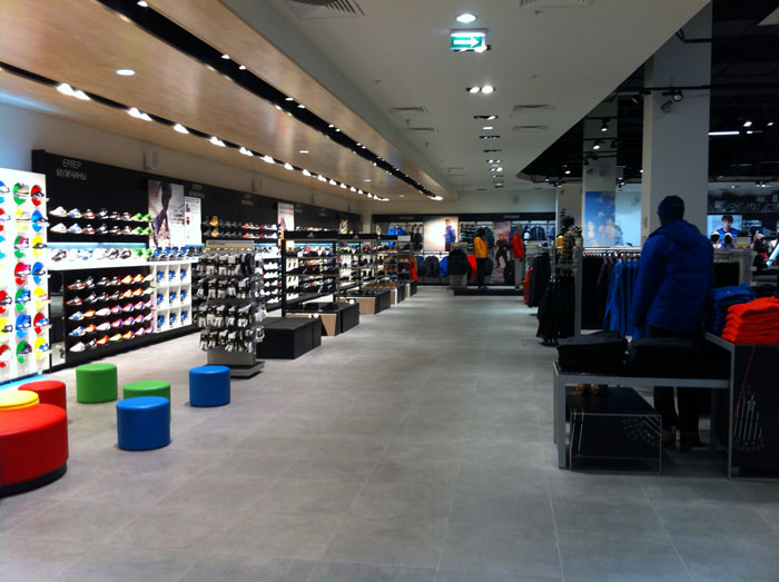 Самый большой в мире магазин компании ADIDAS Group - ADIDAS Brand Center. Разработка, проектирование и поставка систем аудио-видео трансляции - компании CVGaudio