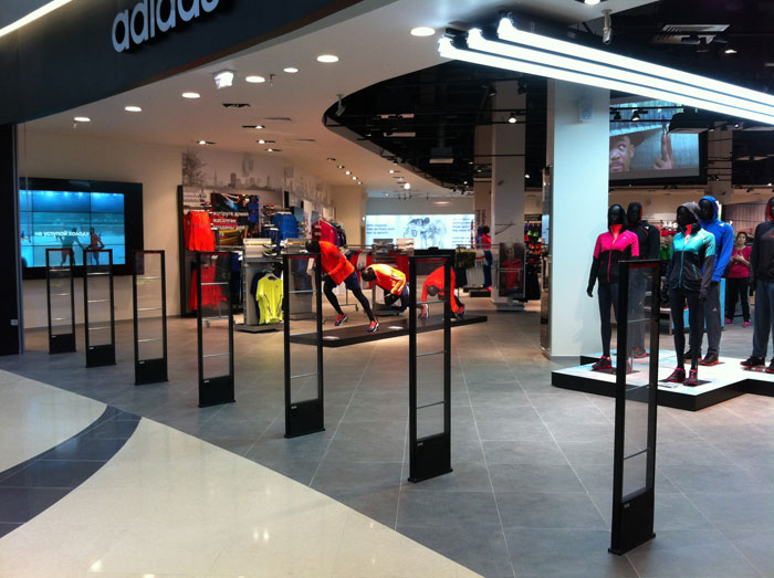 Самый большой в мире магазин компании ADIDAS Group - ADIDAS Brand Center. Разработа, проектирование и поставка систем аудио-видео трансляции - компании CVGaudio