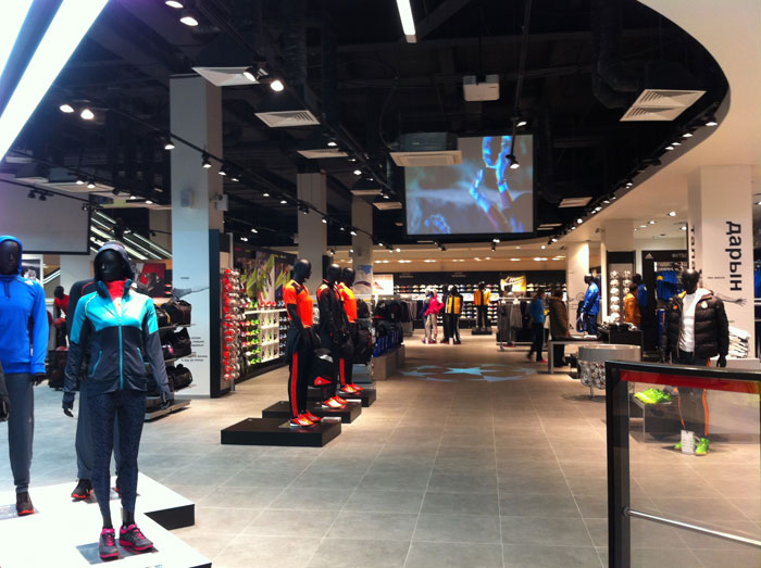 Самый большой в мире магазин компании ADIDAS Group - ADIDAS Brand Center. Разработка, проектирование и поставка систем аудио-видео трансляции - компании CVGaudio